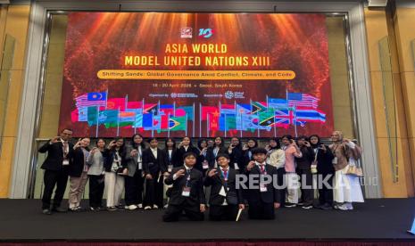 18 Siswa SMP Labschool Ciracas Sabet Penghargaan Internasional Ajang AWMUN 2026 Seoul