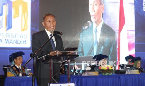 Wisuda Ke-40 UNM, LLDikti Ingatkan Lulusan Terus Beradaptasi di Era Digital