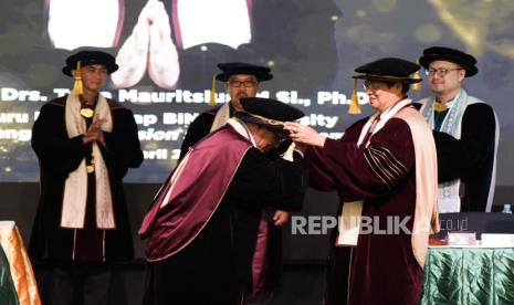 Dikukuhkan Jadi Guru Besar, Profesor Ini Perkenalkan Konsep Pengambilan Keputusan  di Era AI