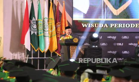 Mendikdasmen di Wisuda UMJ: Jadilah Intelektual Solutif