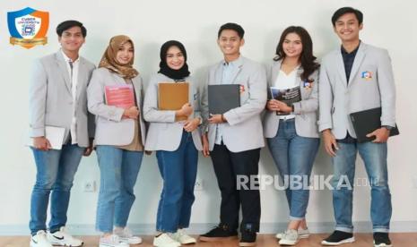 Mahasiswa Cyber University Belajar Sampai Luar Negeri
