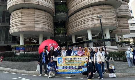 Belajar tak Lagi Berbatas Dinding, Mahasiswa Cyber University Diajak Jelajah Dunia Lewat Edutrip