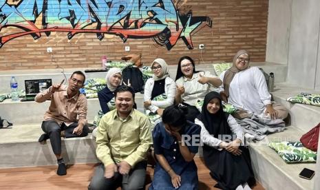 Artholic Studio Lolos P2MW 2026, Mahasiswa Bisnis Digital UNM Bidik KMI Expo