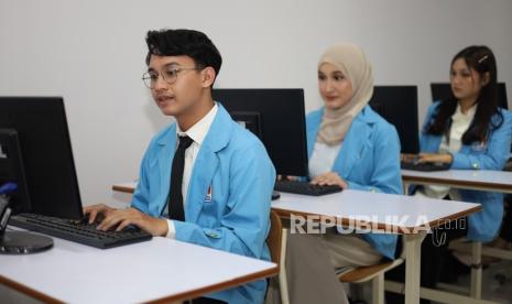 Bukan Cuma Coding, Kuliah Informatika Jadi Jalan Cepat Menuju Gaji 2 Digit